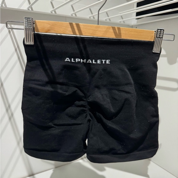 ALPHALETE AMPLIFY SHORTS 4.5 - Picture 1 of 2